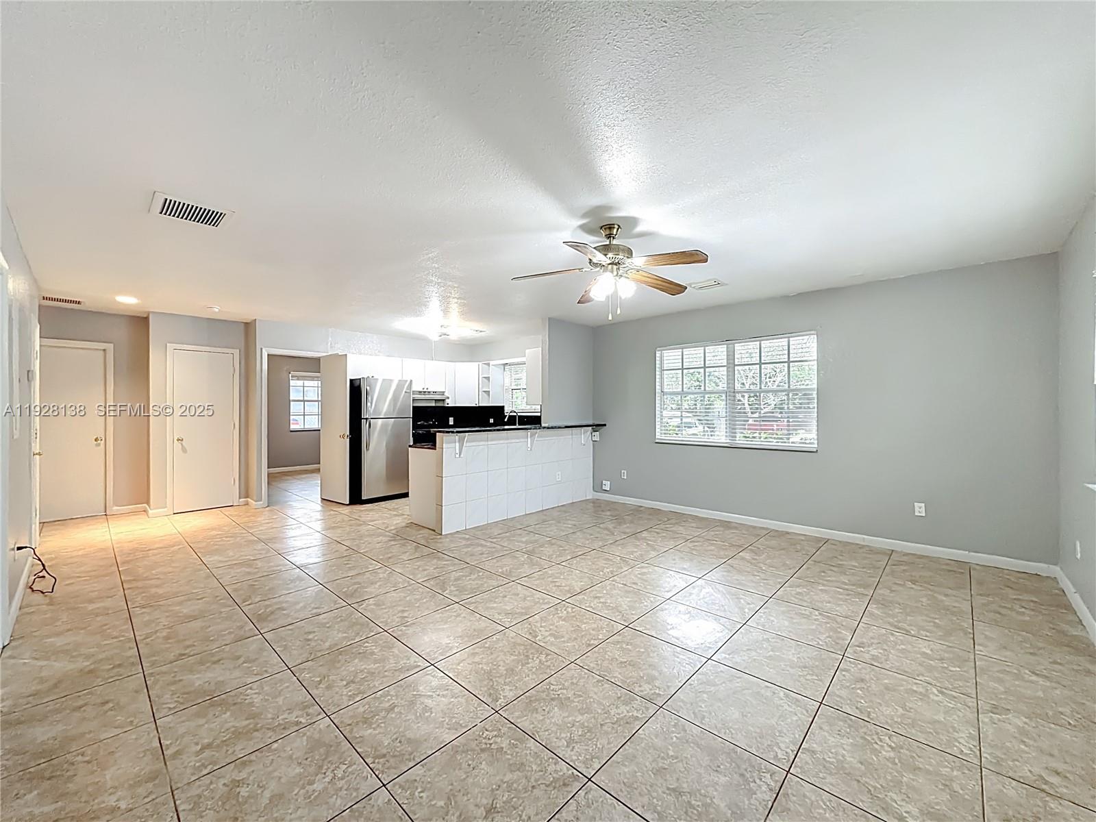 FIRST ADD TO THE HIGHLAND - Residential Lease