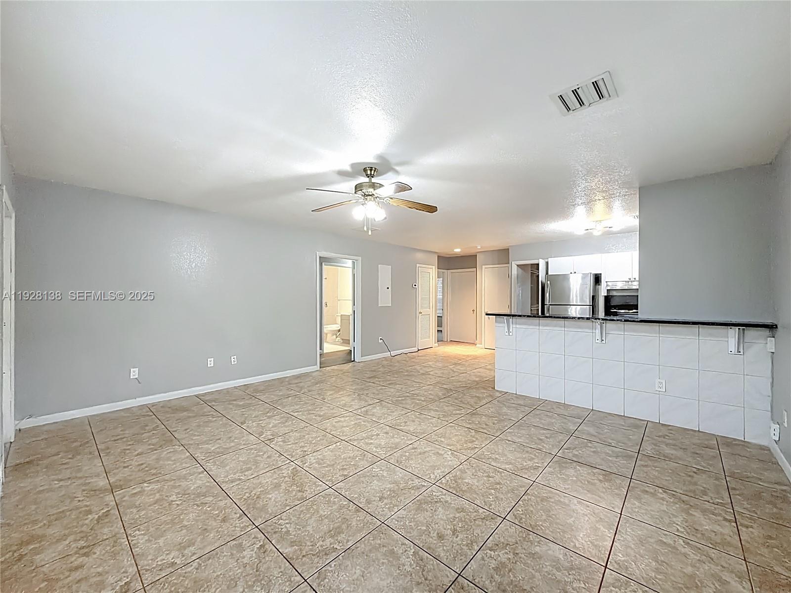 FIRST ADD TO THE HIGHLAND - Residential Lease