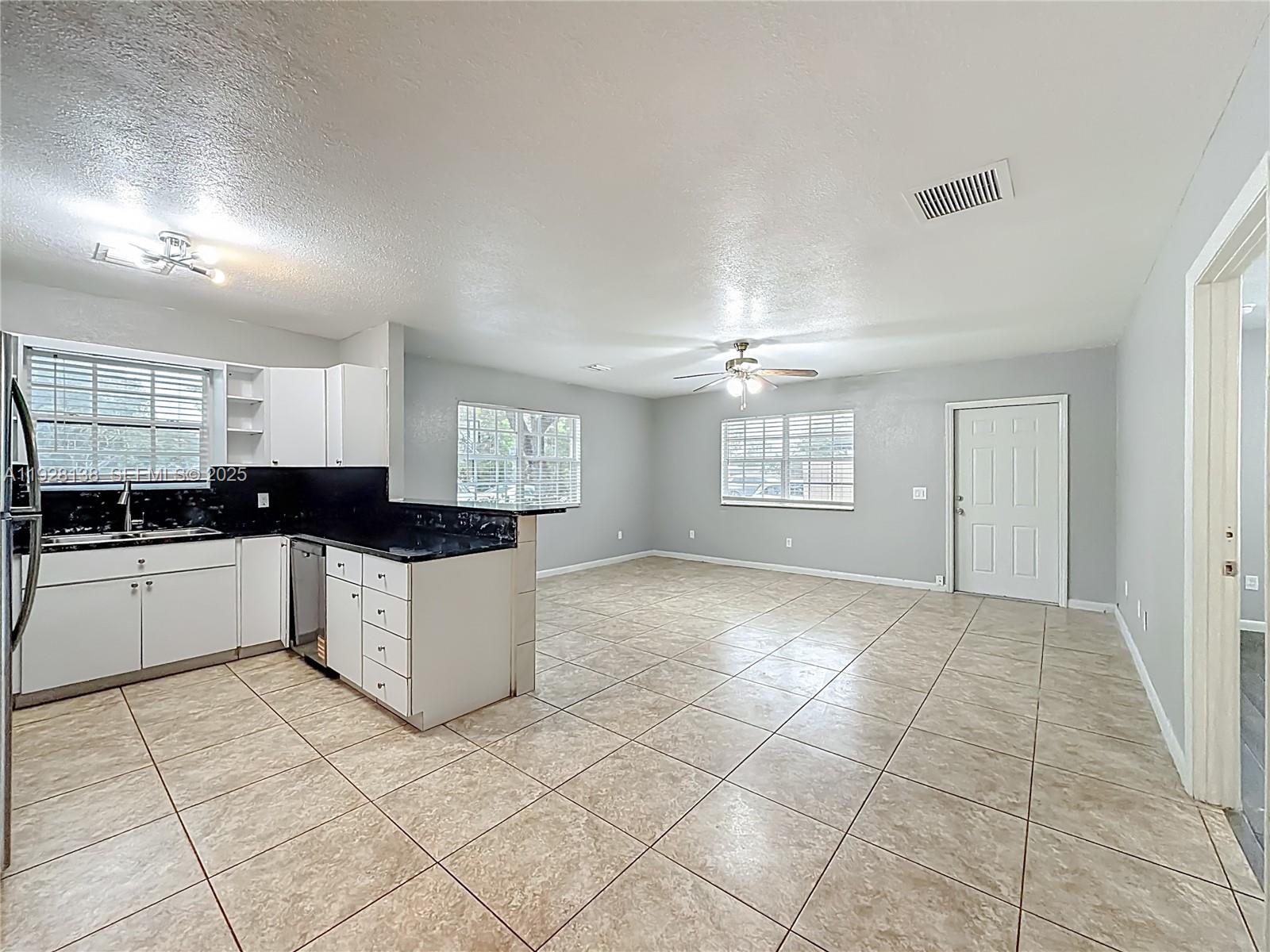 FIRST ADD TO THE HIGHLAND - Residential Lease