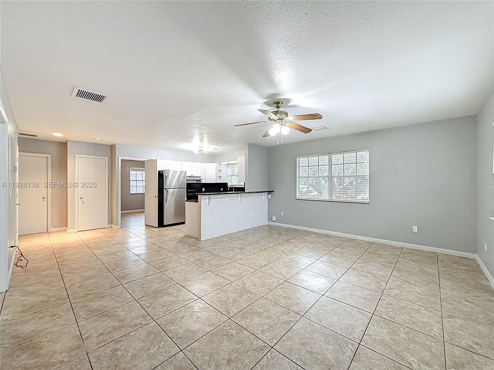 FIRST ADD TO THE HIGHLAND - Residential Lease