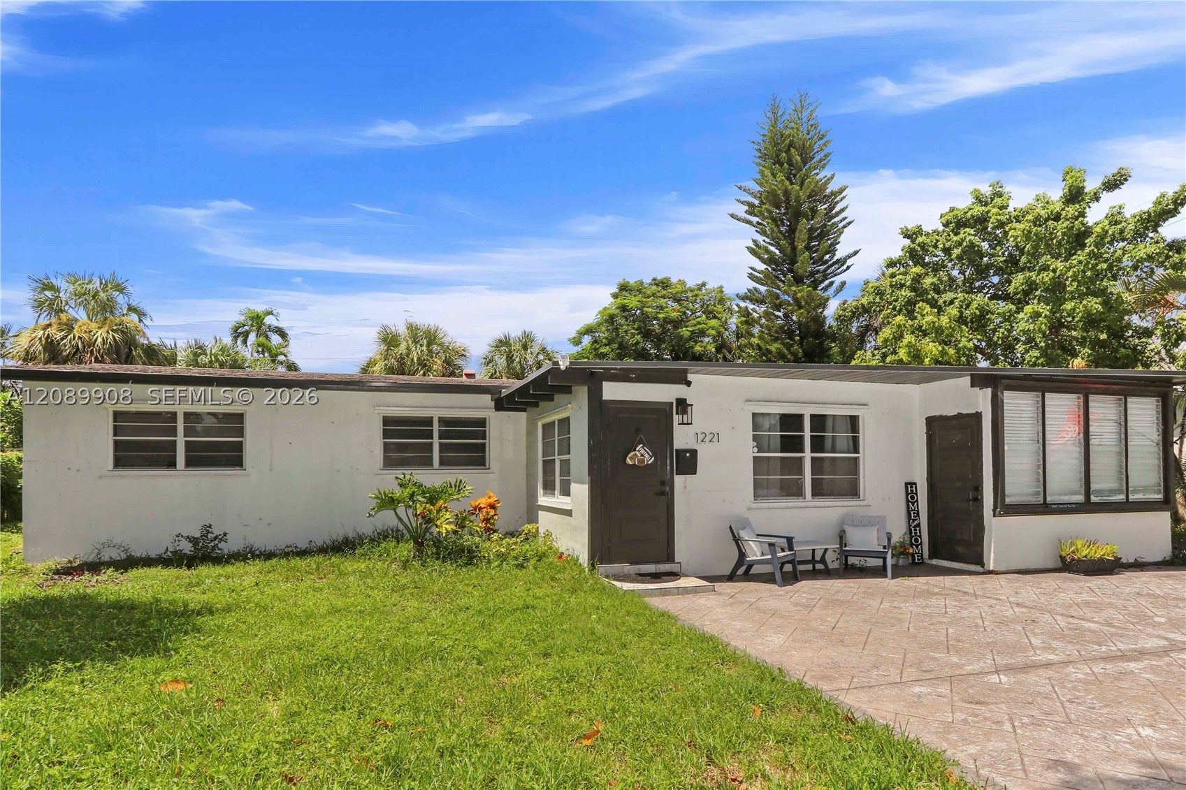 1221 NE 26th Ave