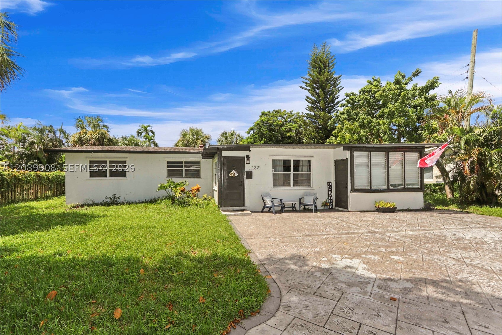 1221 NE 26th Ave