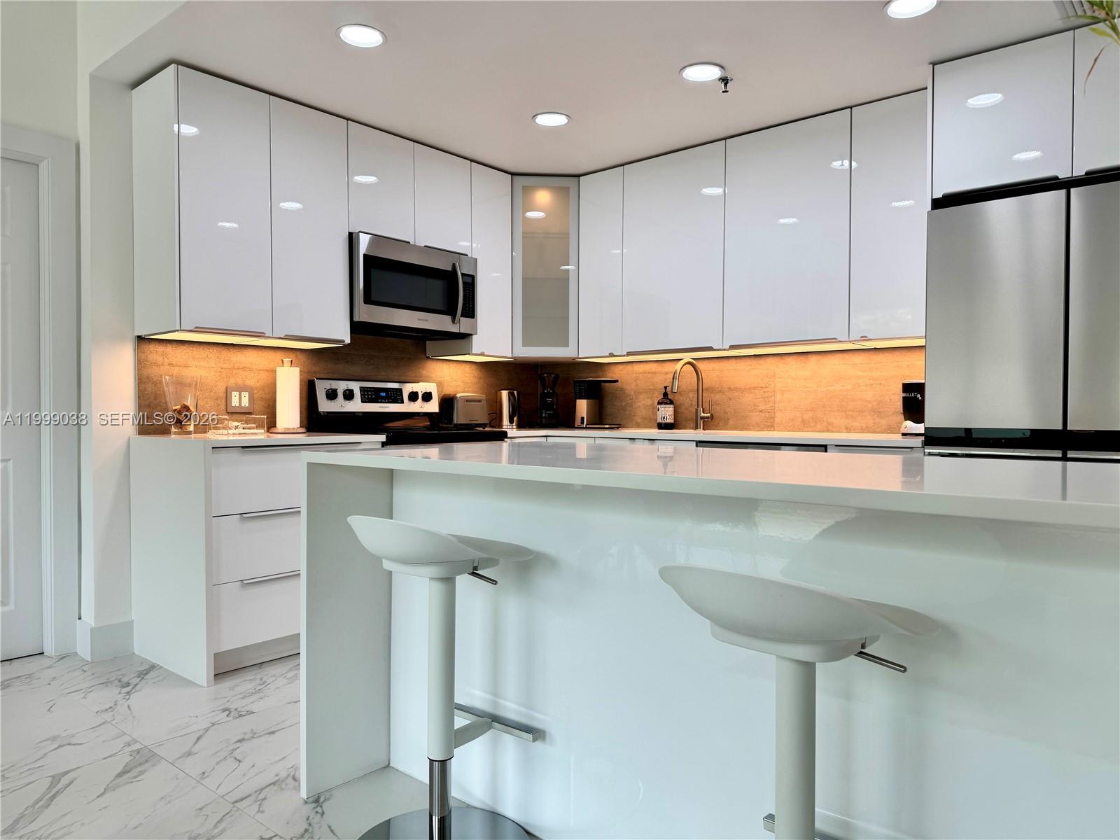 ROND POINT CONDO - Residential