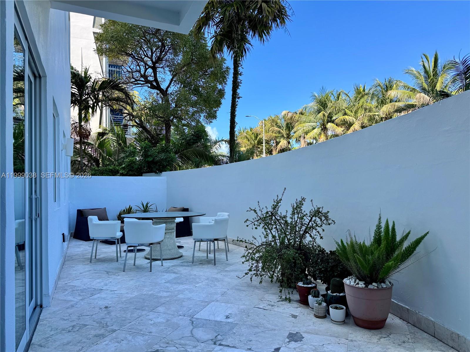 ROND POINT CONDO - Residential