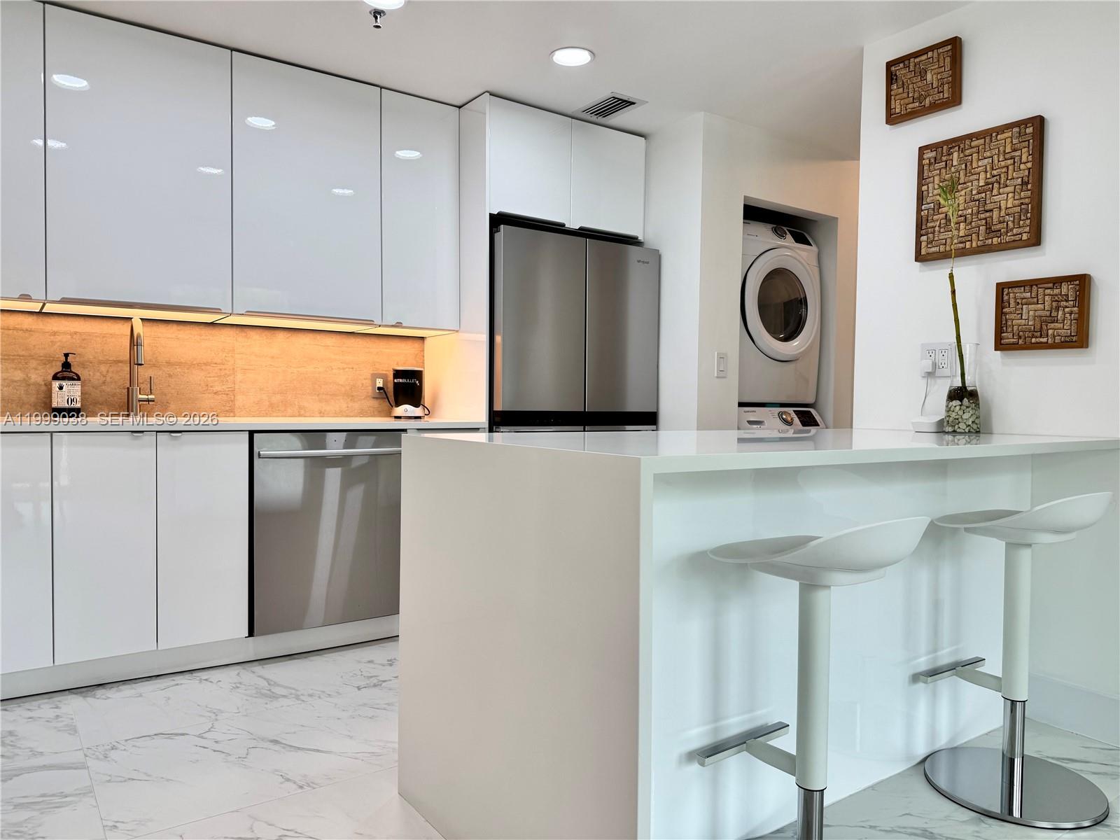 ROND POINT CONDO - Residential