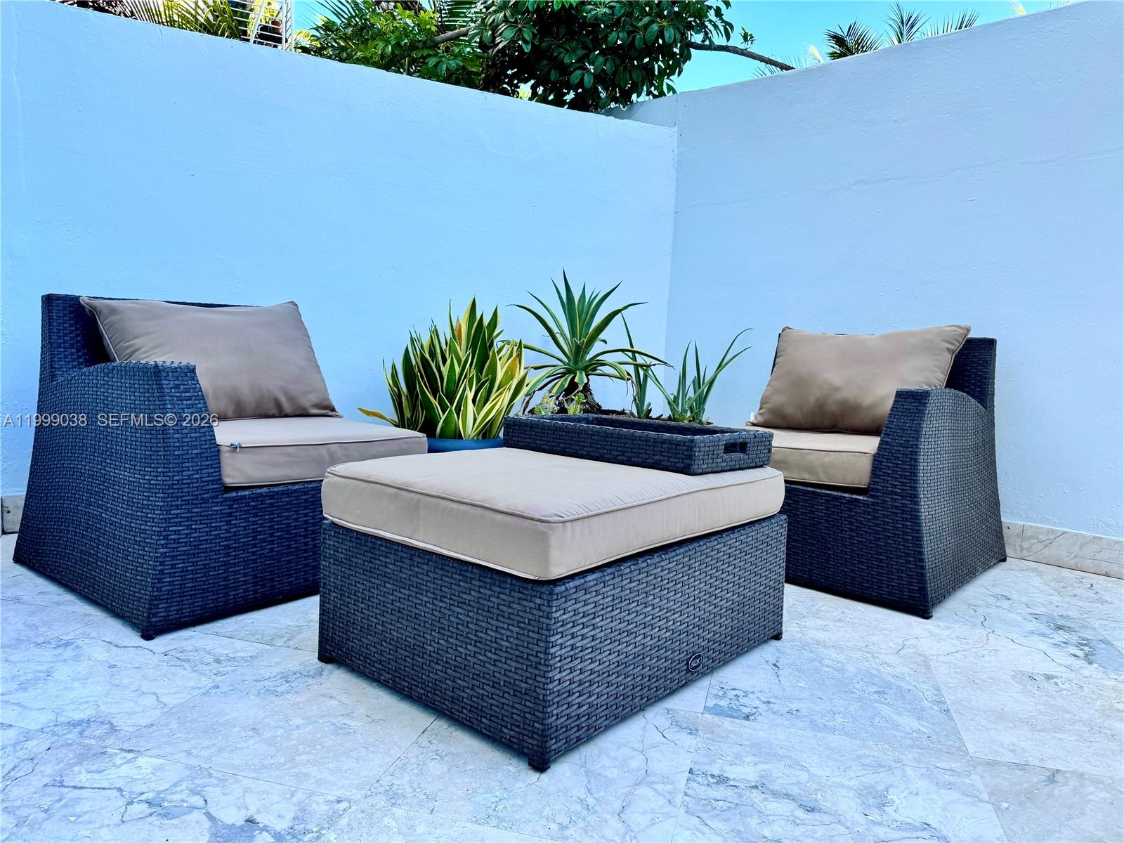 ROND POINT CONDO - Residential