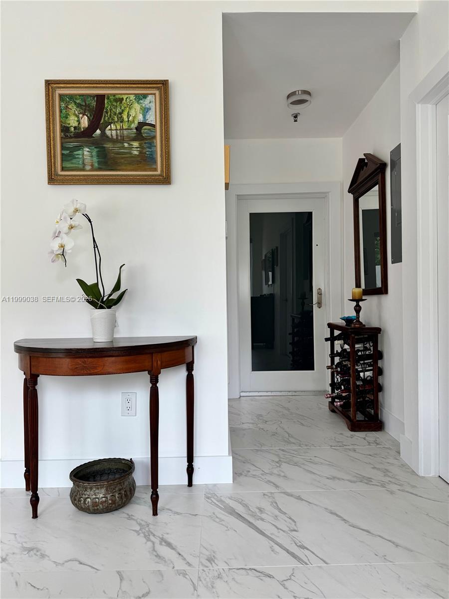 ROND POINT CONDO - Residential