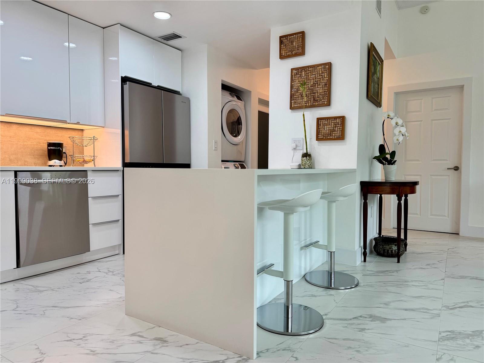 ROND POINT CONDO - Residential