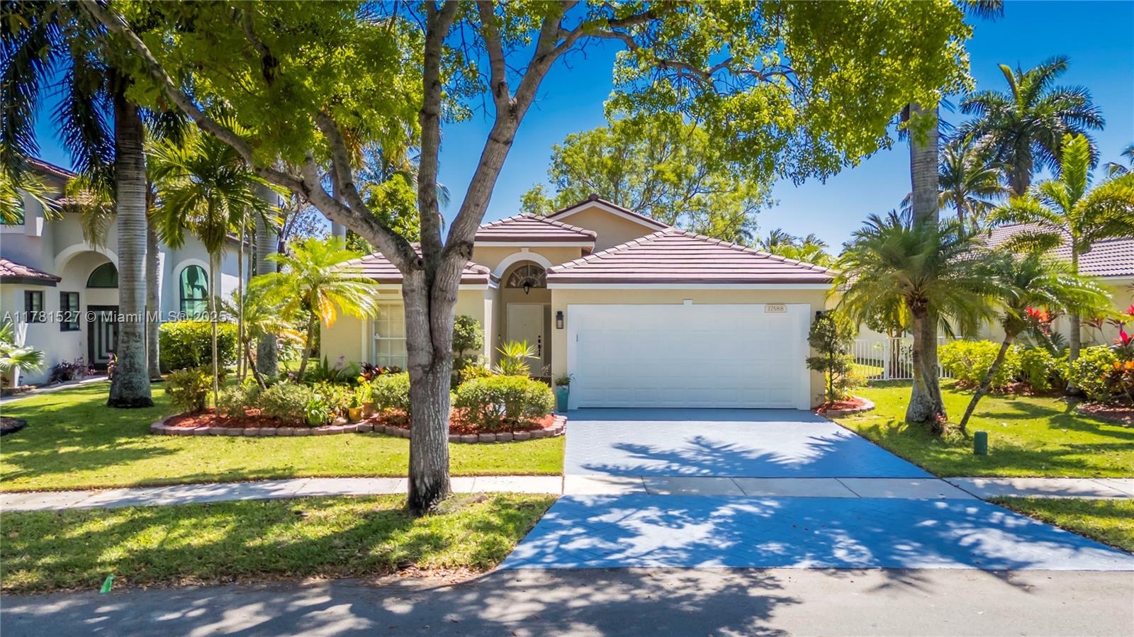 Property for Sale at 17588 Sw 11th St, Pembroke Pines, Miami-Dade County, Florida - Bedrooms: 4 
Bathrooms: 3  - $749,000