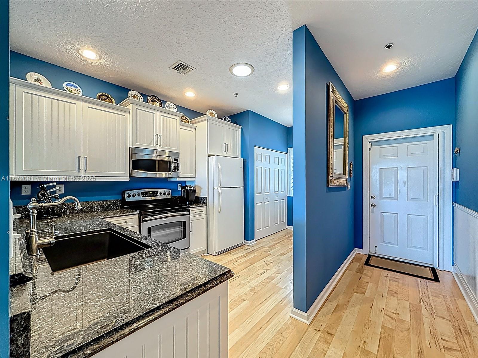 HANSONS LANDING CONDO - Residential