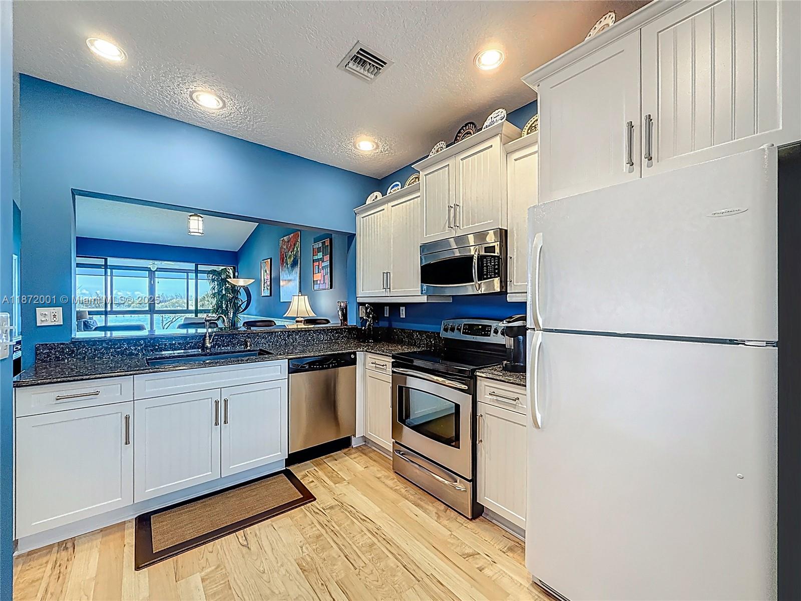 HANSONS LANDING CONDO - Residential