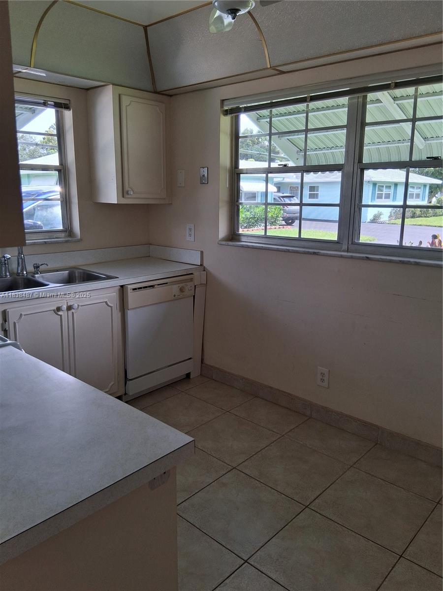 COUNTRY MANORS CONDO - Residential