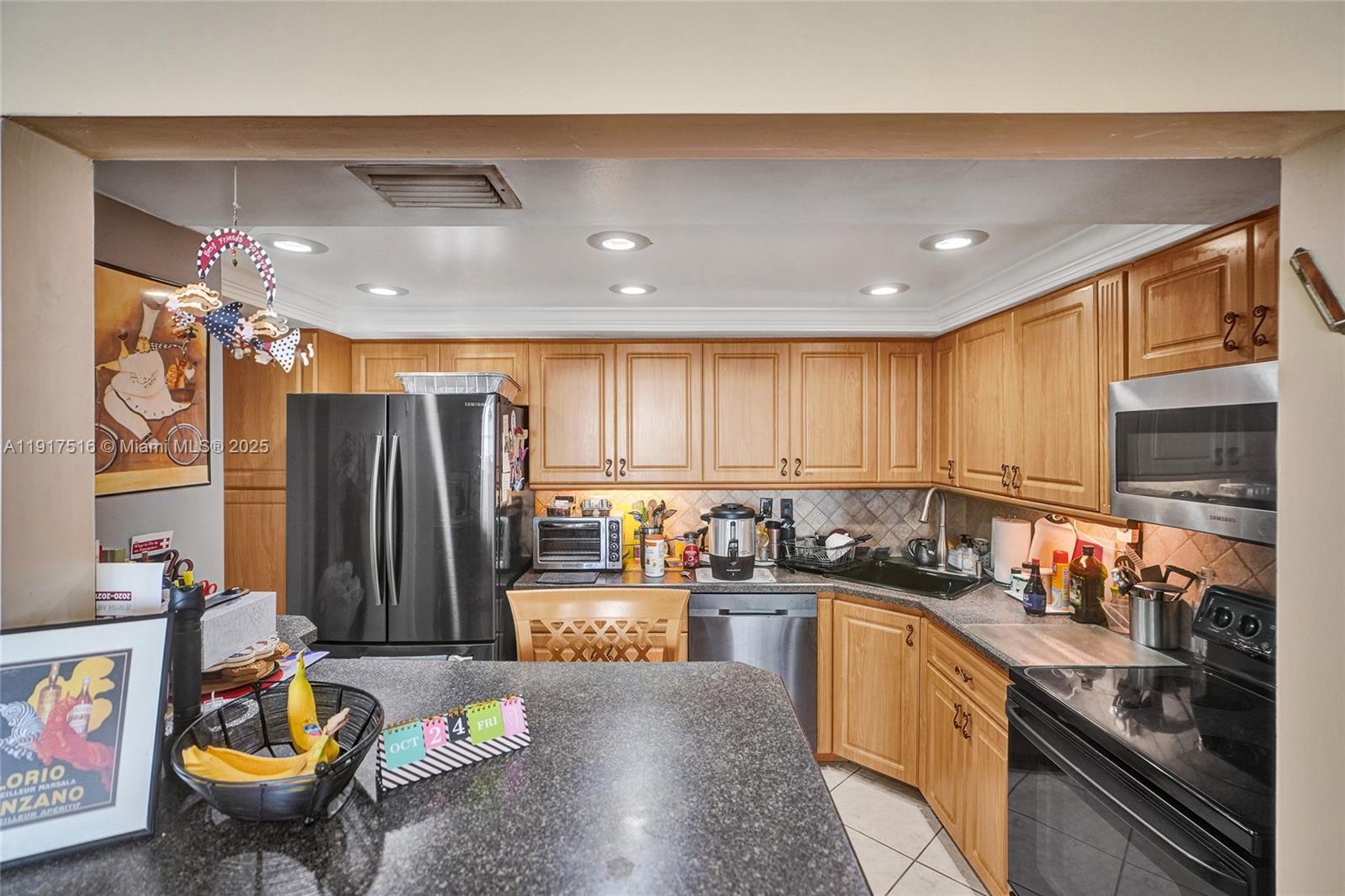 TRAFALGAR TOWERS CONDOMIN - Residential