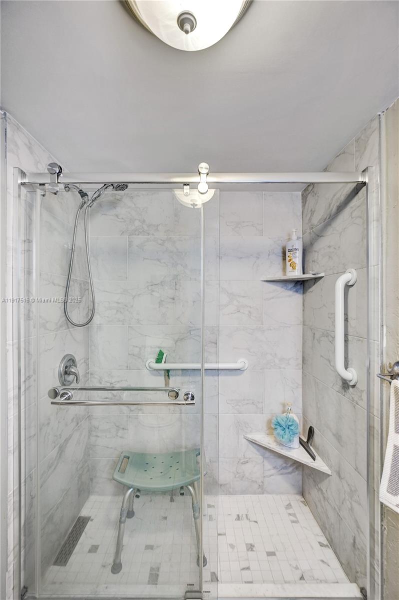 TRAFALGAR TOWERS CONDOMIN - Residential