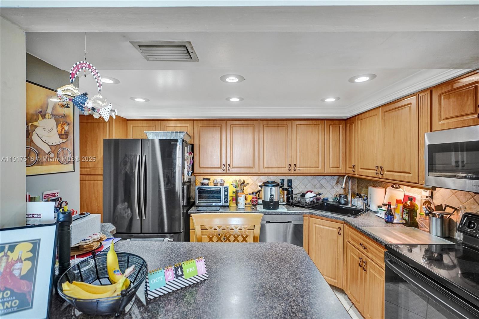 TRAFALGAR TOWERS CONDOMIN - Residential