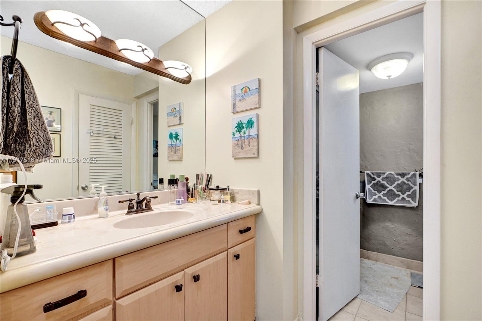 TRAFALGAR TOWERS CONDOMIN - Residential