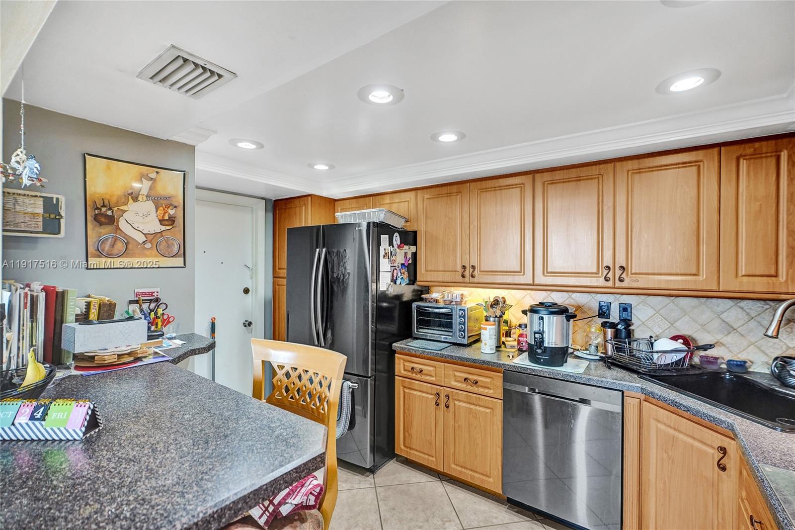 TRAFALGAR TOWERS CONDOMIN - Residential