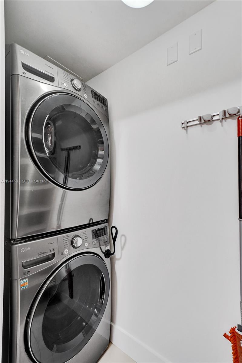 350 LAS OLAS PLACE CONDO - Residential