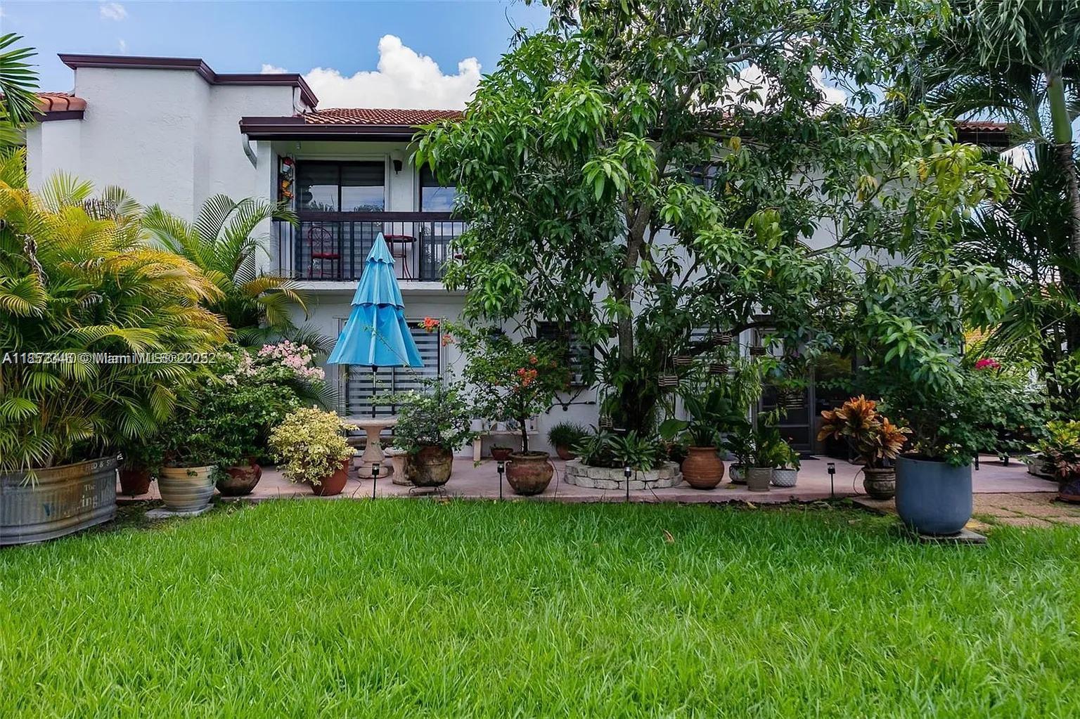 Welcome to Villa Venezia! This spacious 3-bedroom, 2.5-bathroom townhouse features an additional den, perfect for added flexibility. Located in a quiet, centrally located neighborhood within a very secure gated community. Convenient access to shopping, dining, and major highways. For showings, please contact Co-Listing Agent Loly at 305-542-6685.