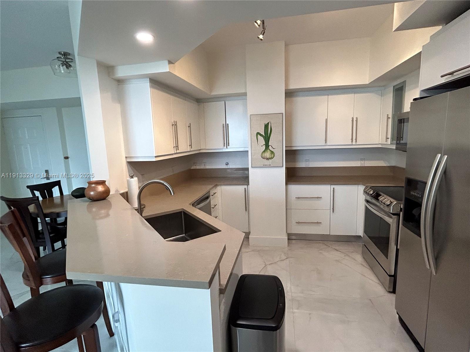 PUERTA DE PALMAS CONDO - Residential Lease