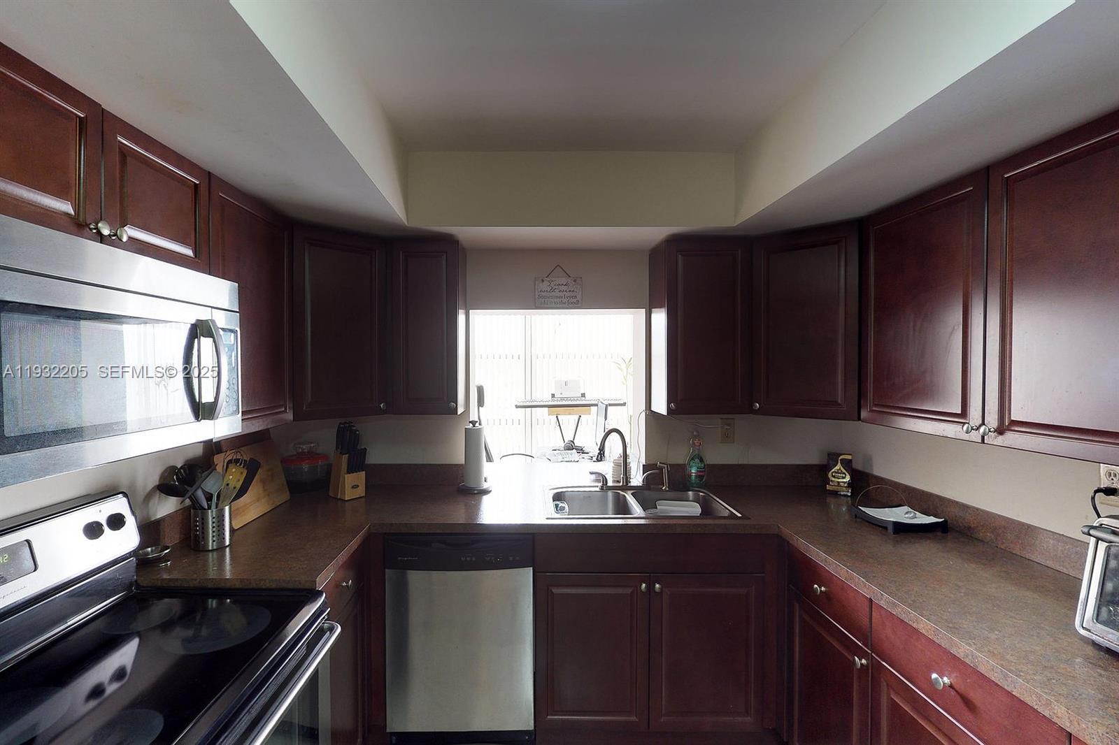 1000 Parkview Dr 301