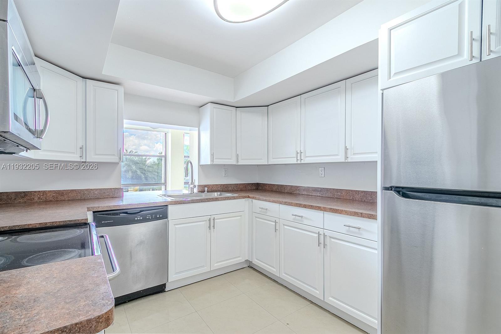 1000 Parkview Dr 301