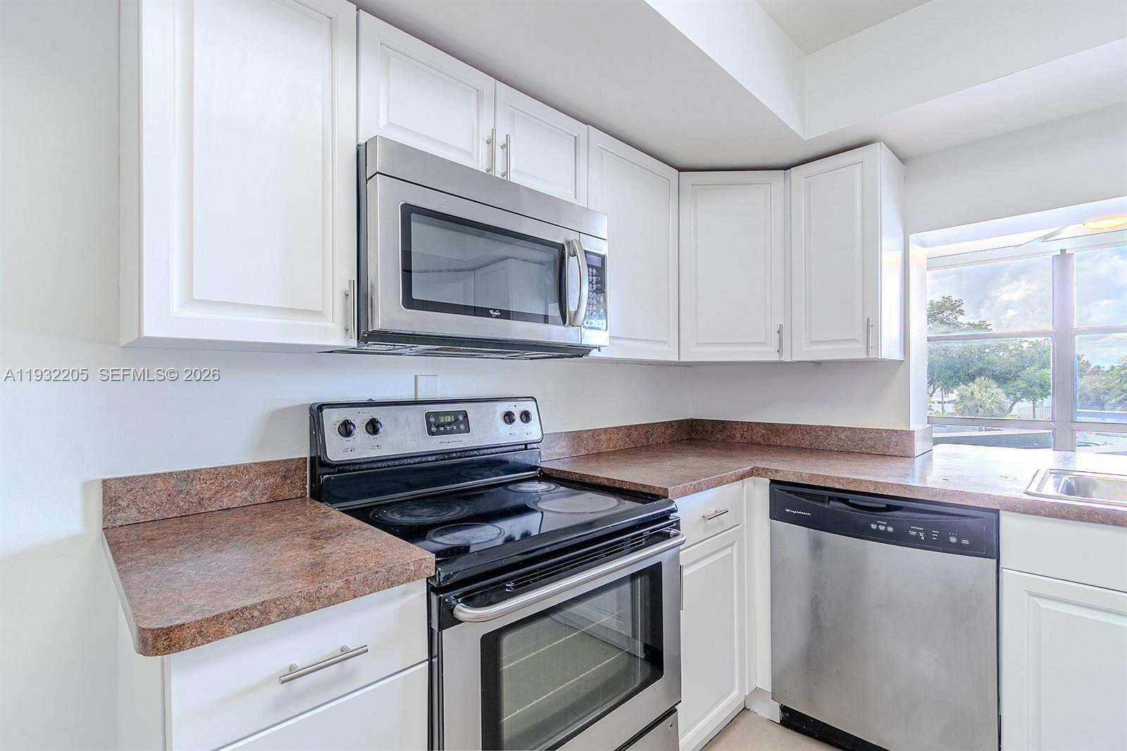 1000 Parkview Dr 301