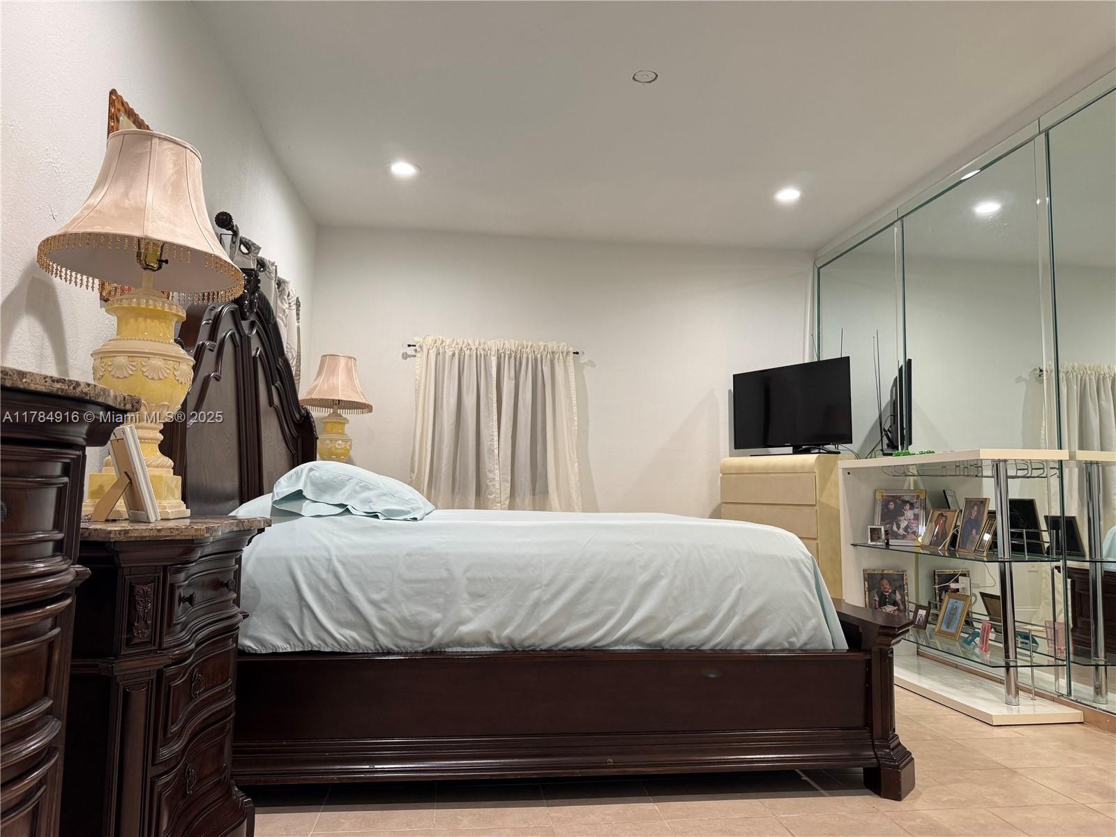 THE TROPICS AMD - Residential