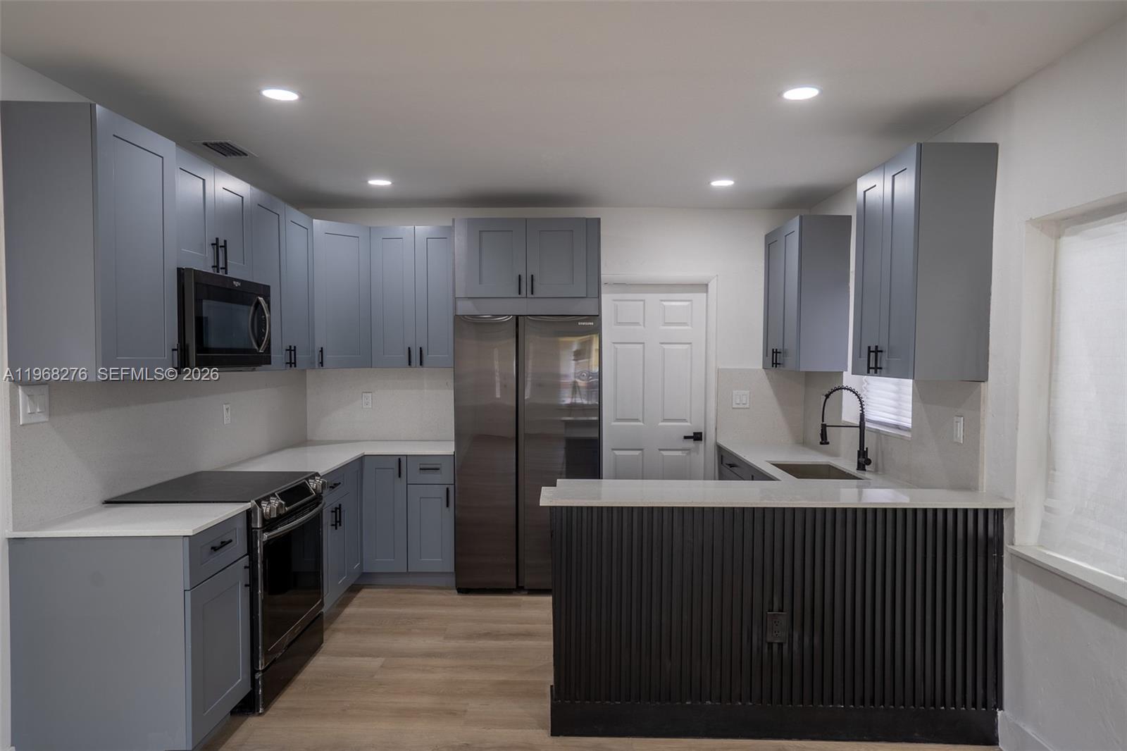 PARA VILLA HEIGHTS - Residential