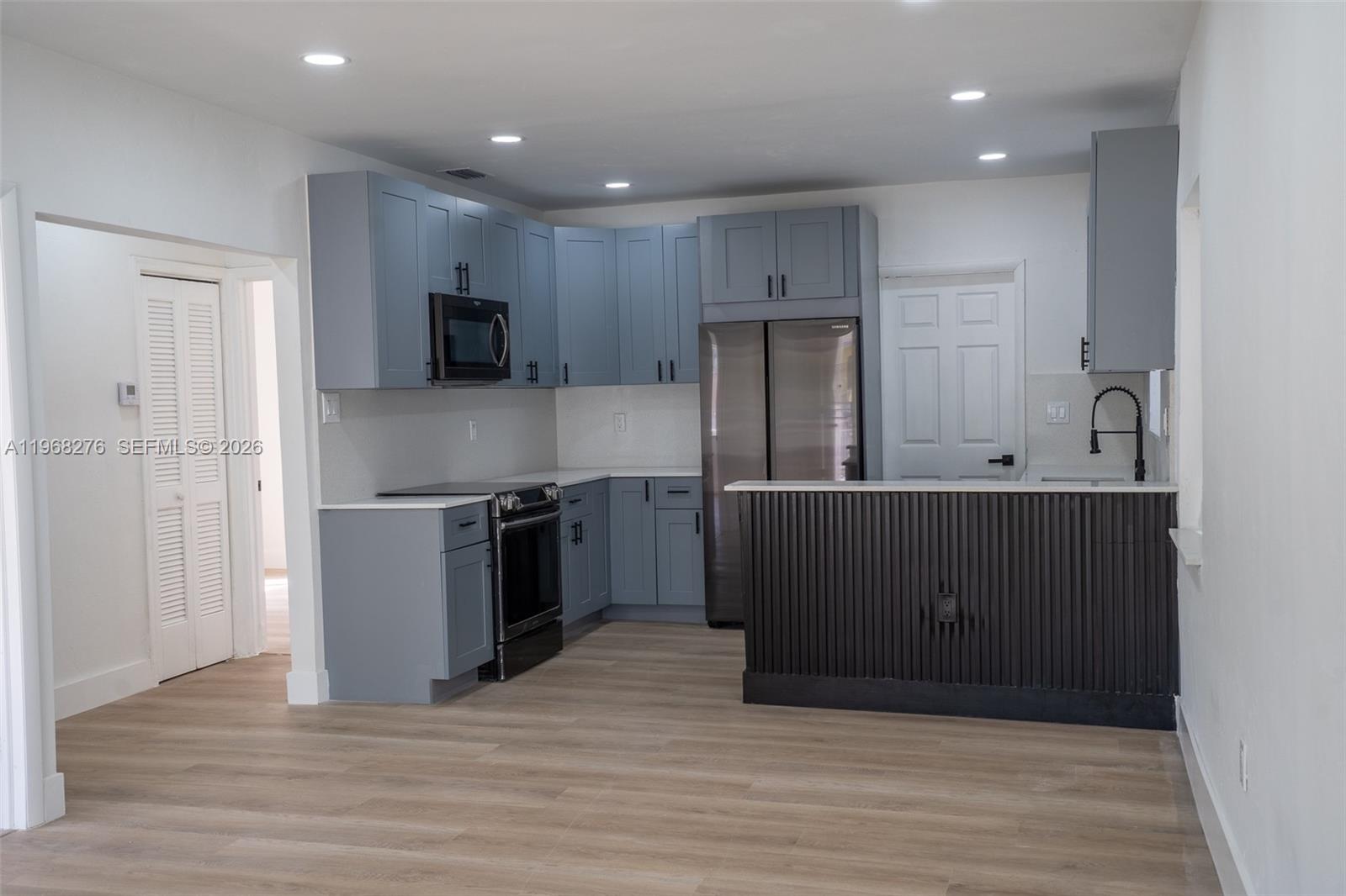 PARA VILLA HEIGHTS - Residential