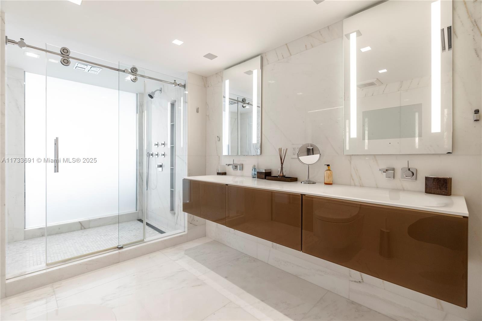 POINT OF AMERICAS PHASE I - Residential Lease