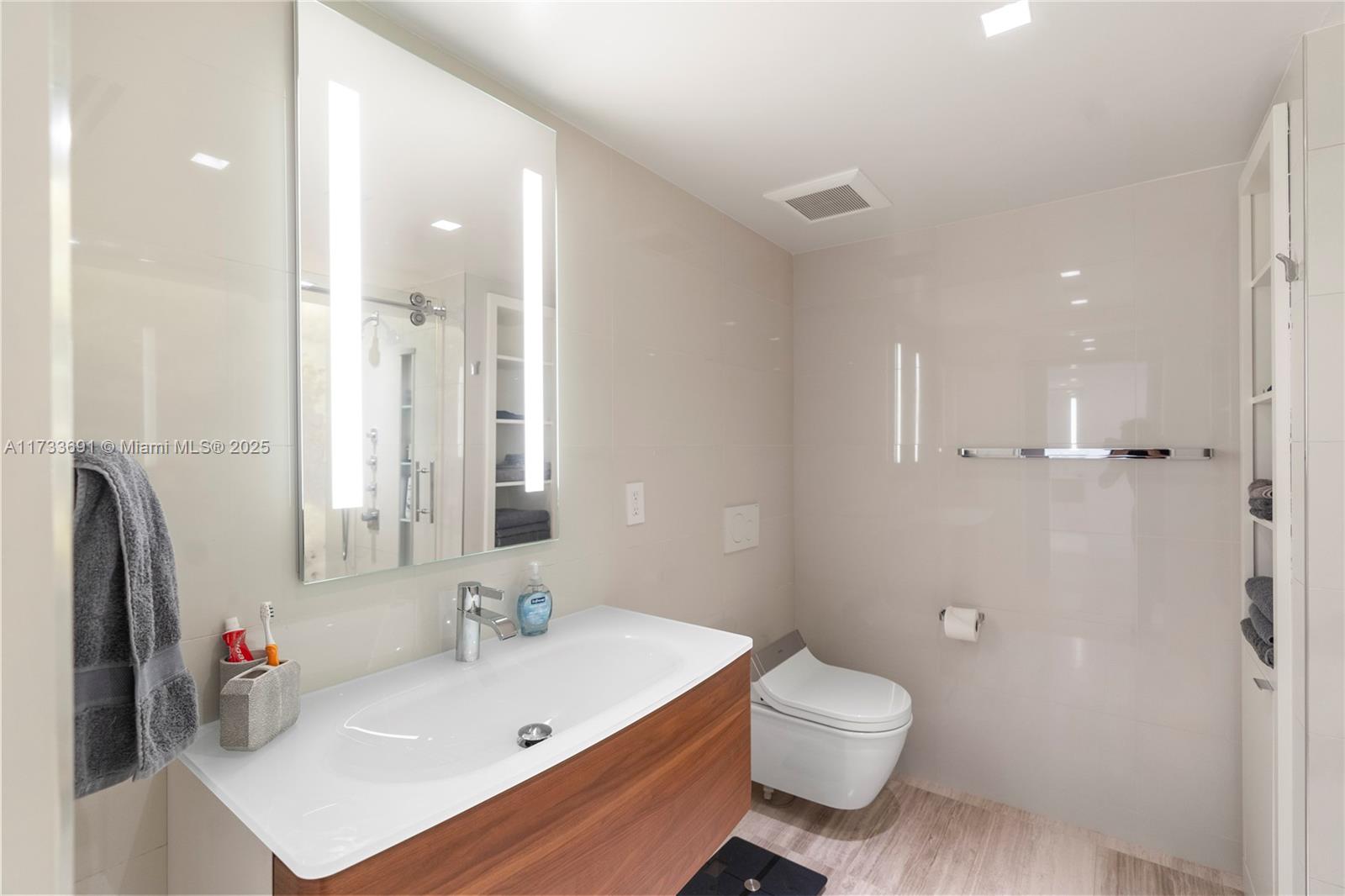 POINT OF AMERICAS PHASE I - Residential Lease