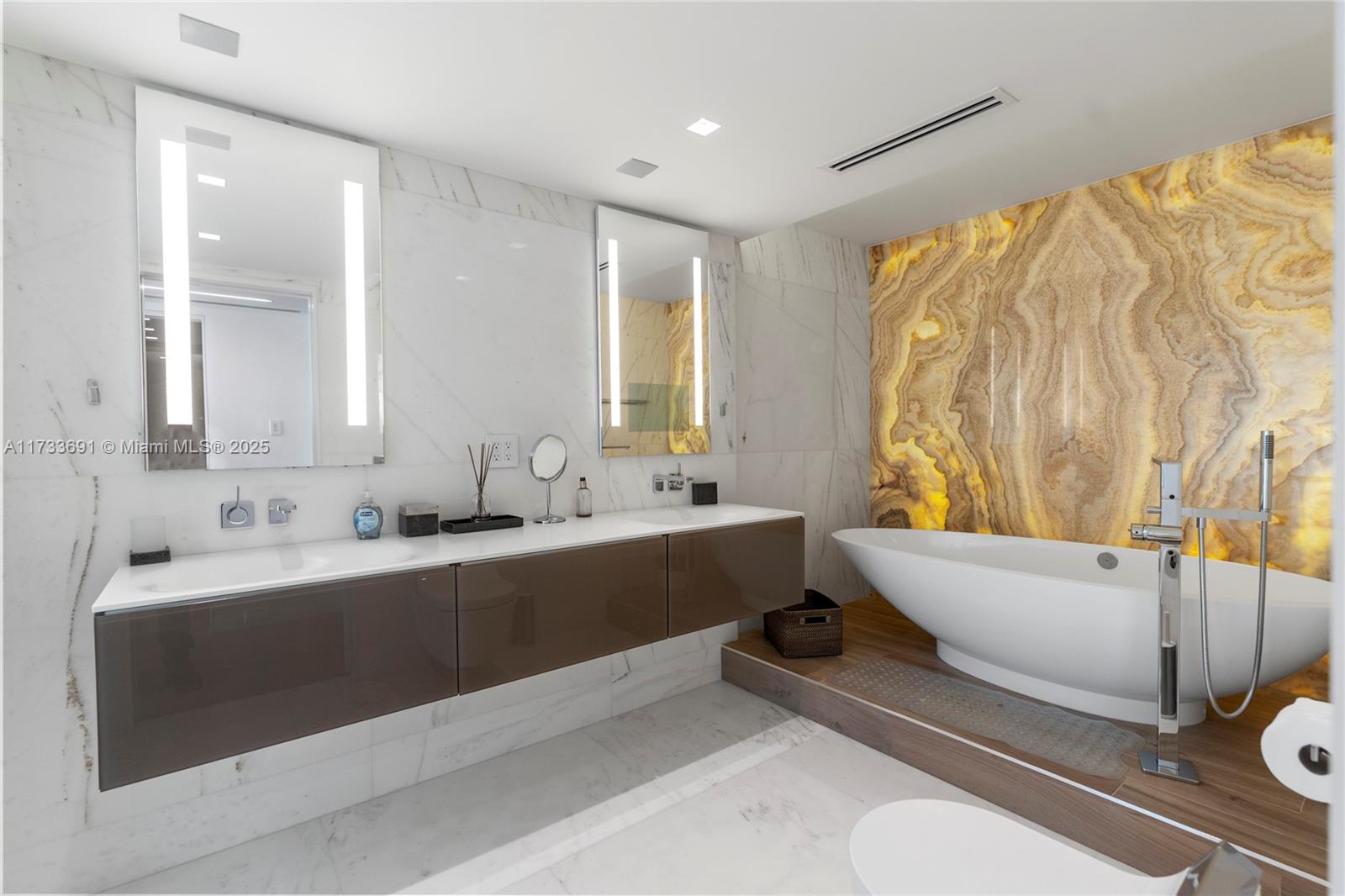 POINT OF AMERICAS PHASE I - Residential Lease