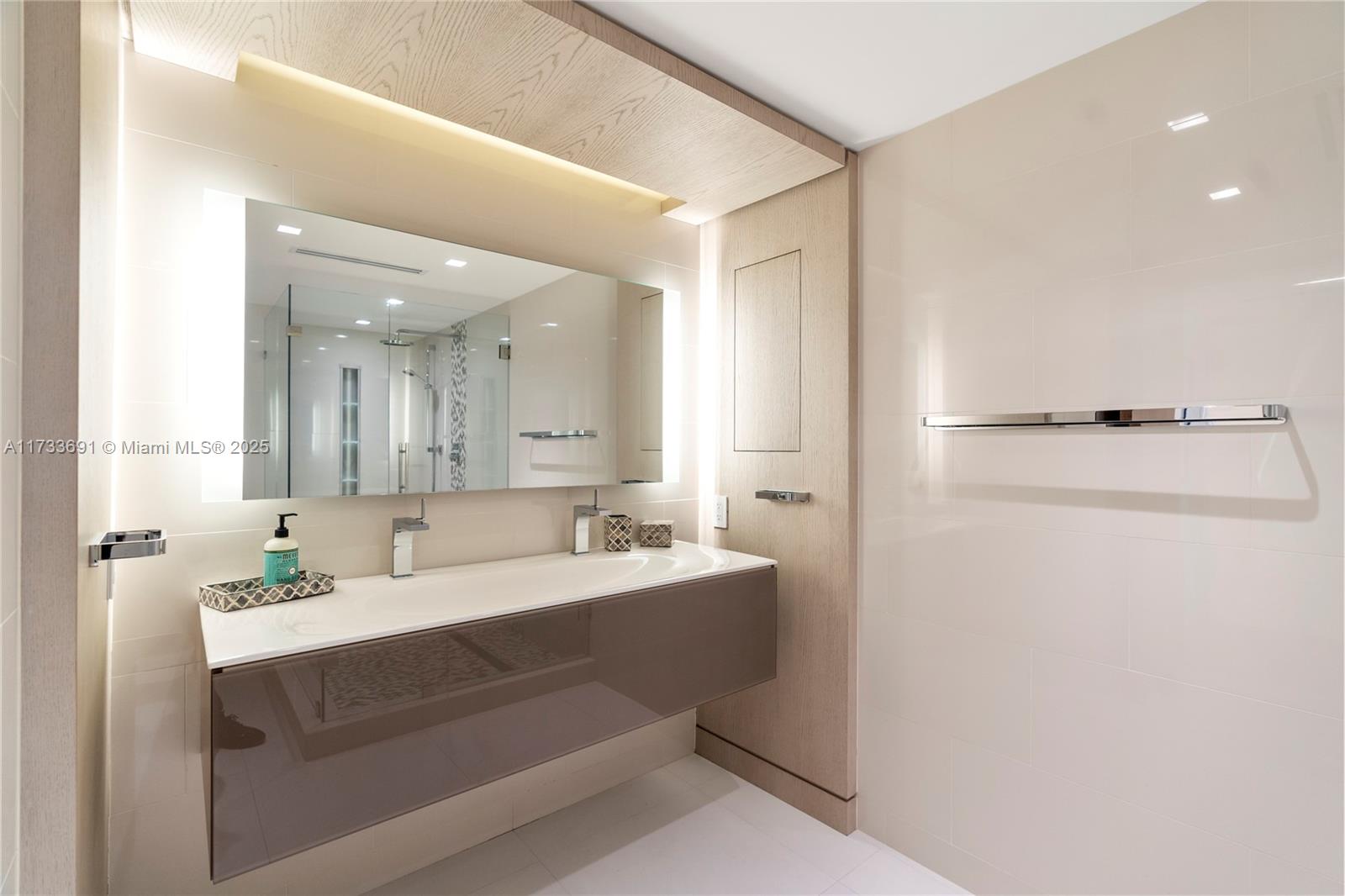 POINT OF AMERICAS PHASE I - Residential Lease