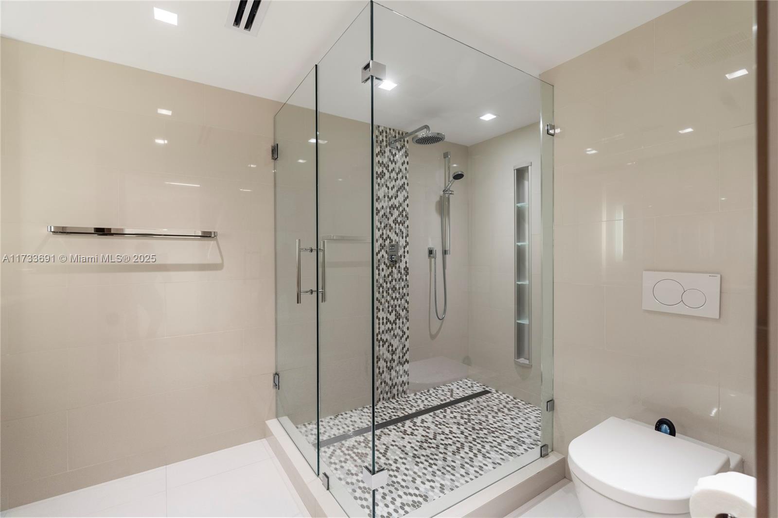 POINT OF AMERICAS PHASE I - Residential Lease