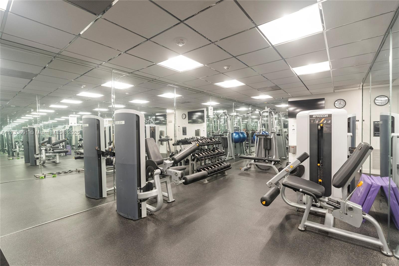 POINT OF AMERICAS PHASE I - Residential Lease