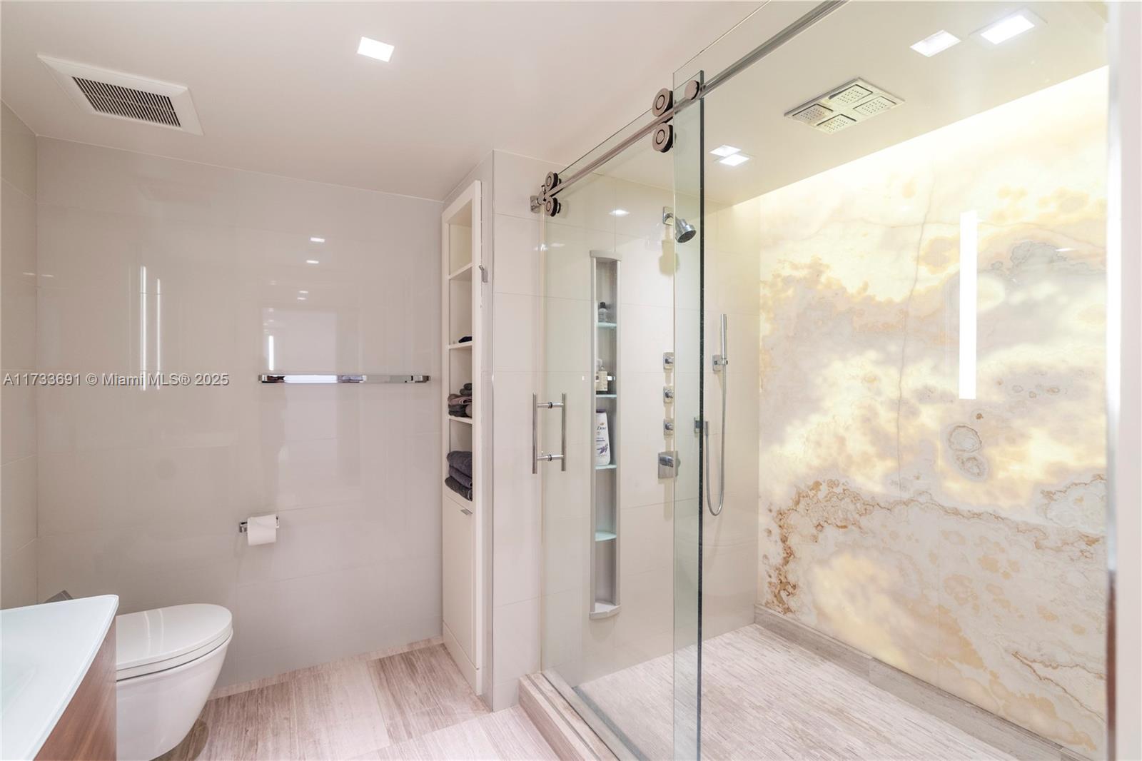 POINT OF AMERICAS PHASE I - Residential Lease
