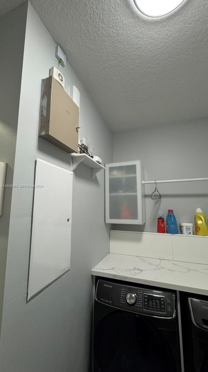 CHAMPION LAKES - Residential