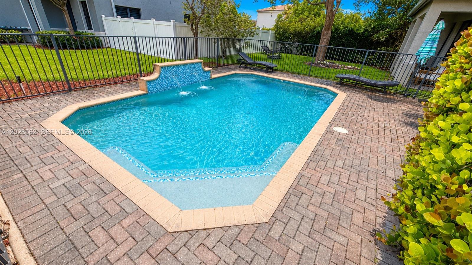 CHAMPION LAKES - Residential