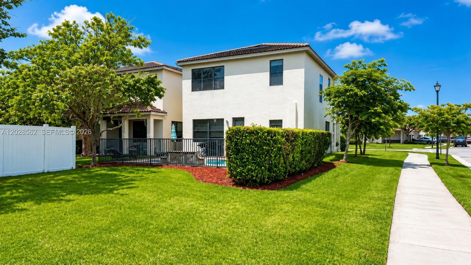 CHAMPION LAKES - Residential