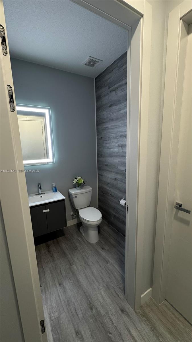CHAMPION LAKES - Residential