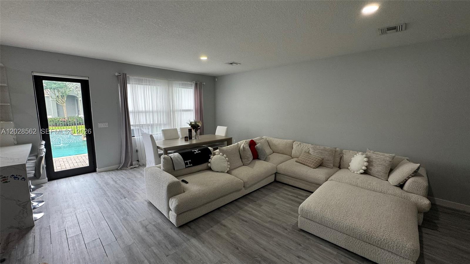 CHAMPION LAKES - Residential