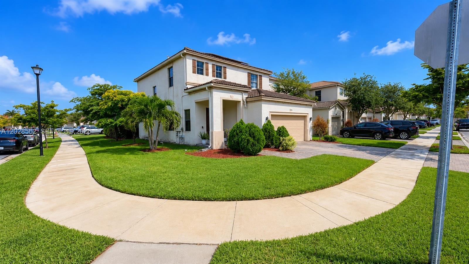CHAMPION LAKES - Residential