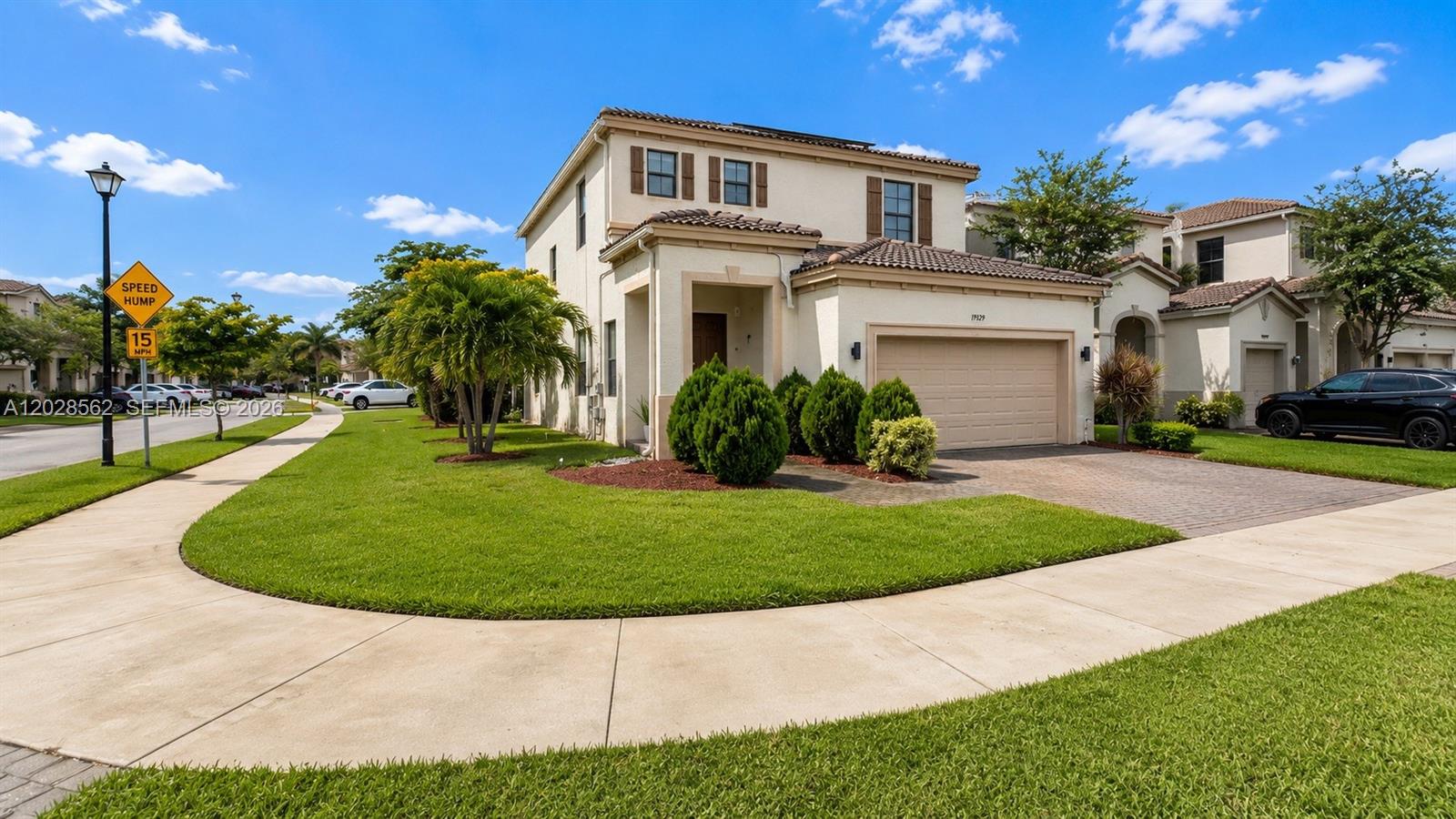 CHAMPION LAKES - Residential