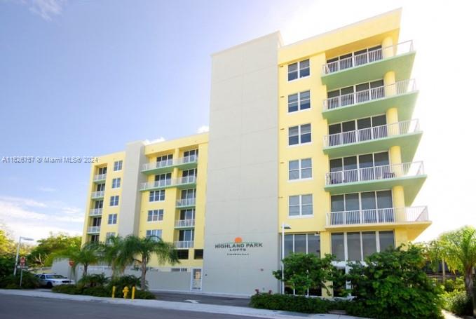 Nestled just a block from Jackson Memorial Hospital and UM School of Medicine, this spacious 1BR condo offers the epitome of urban living in a modern setting. Perfectly situated for easy access to Miami's core, including Downtown and Brickell, this unit is a commuter's dream with proximity to major highways and public transit. The interior boasts 10-foot ceilings, granite countertops, and stainless steel appliances, and tile flooring. The building itself caters to comfort with amenities like a refreshing pool, covered parking with an assigned space, an elevator, and a secured entry with lobby intercom. This condo is an ideal match for busy students, medical professionals, legal experts, and ambitious young professionals. We welcome all offers!