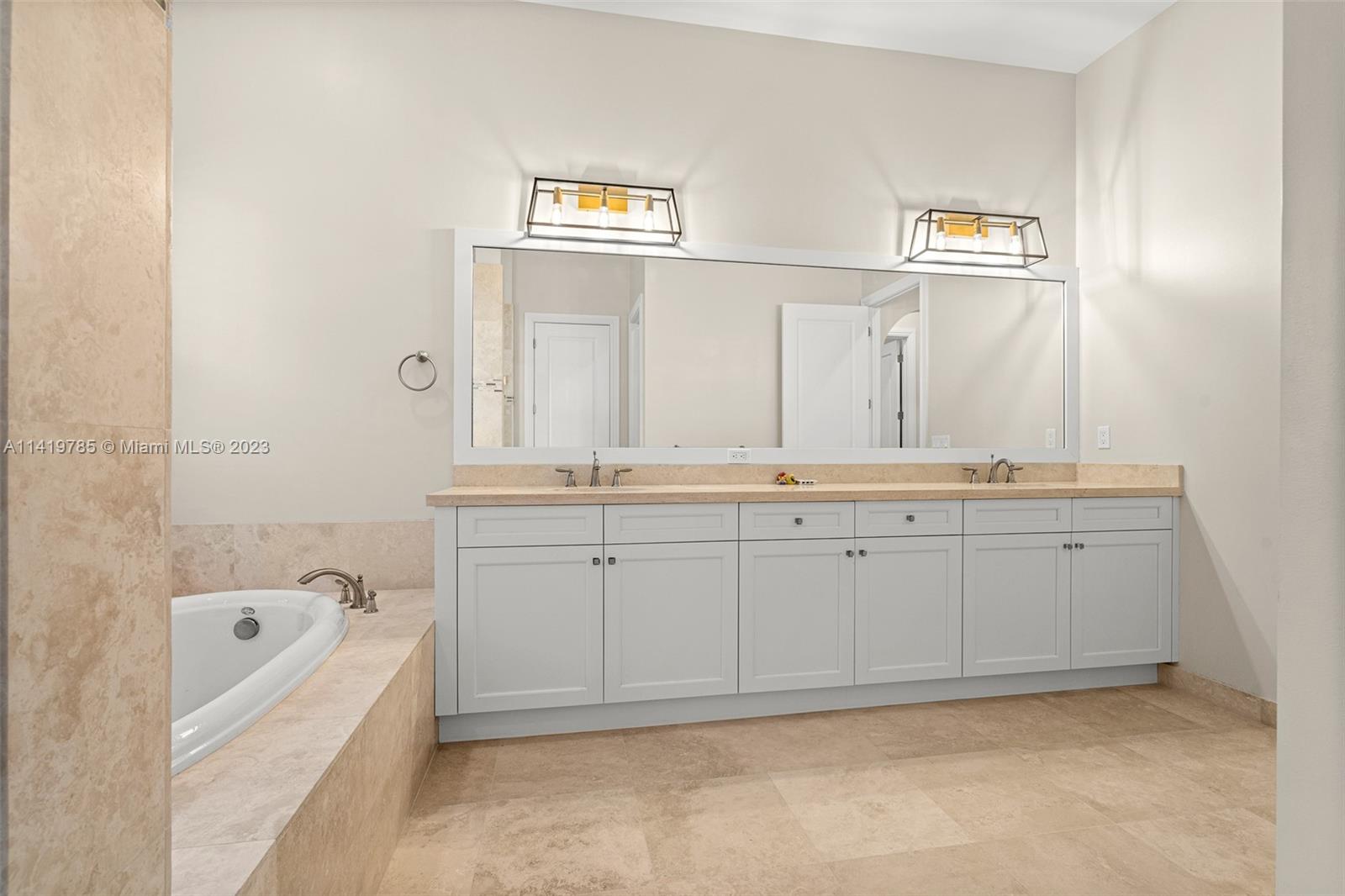 BRUSCHI PROPERTY - Residential
