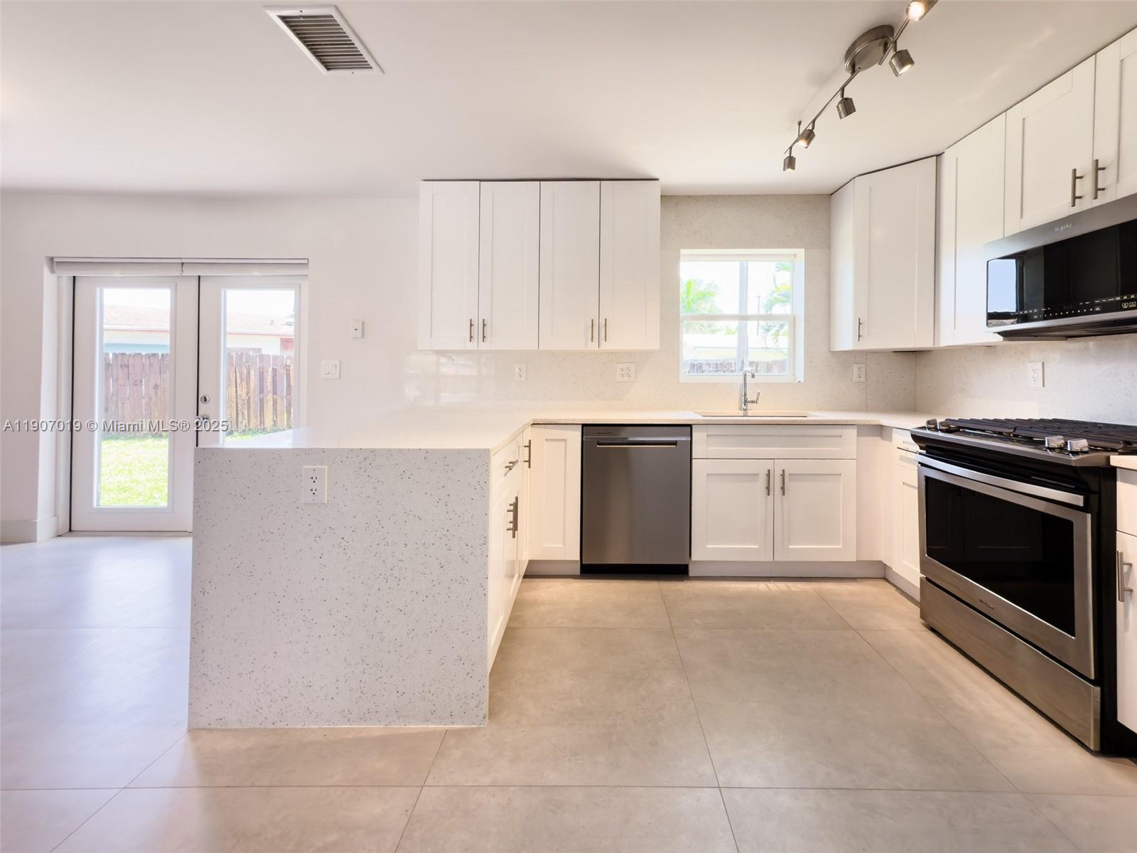 CRESTHAVEN NO 9 REPLAT - Residential