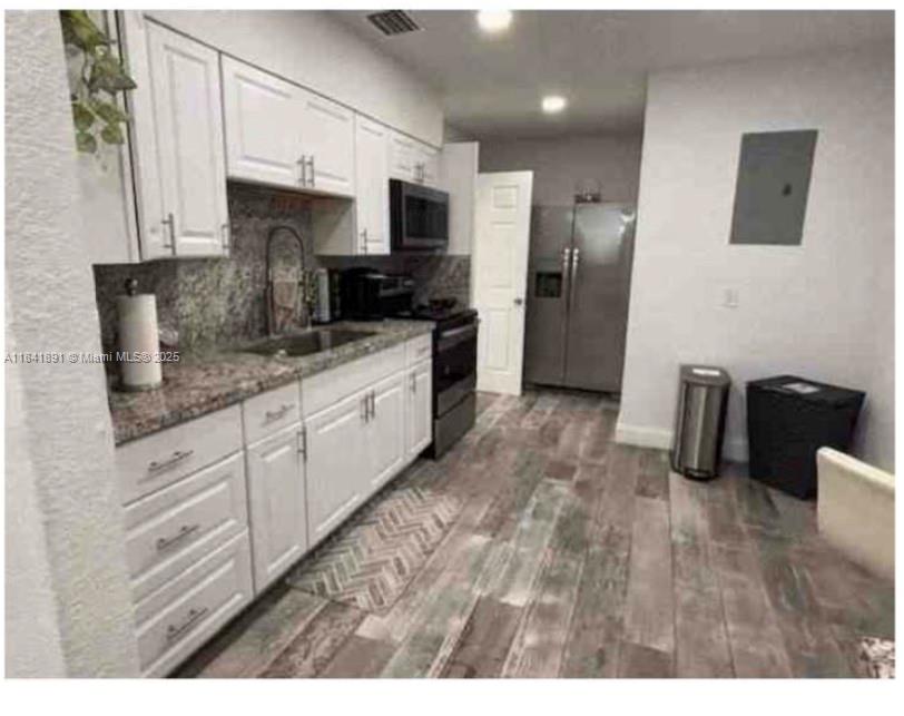 100 NW 8th Ave