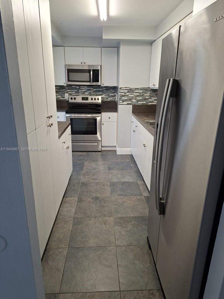 YACHT CLUB CONDO (THE) - Residential Lease