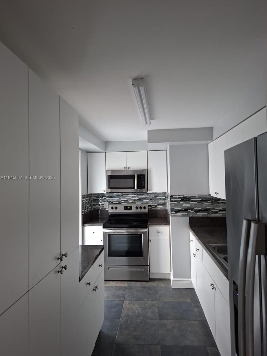 YACHT CLUB CONDO (THE) - Residential Lease
